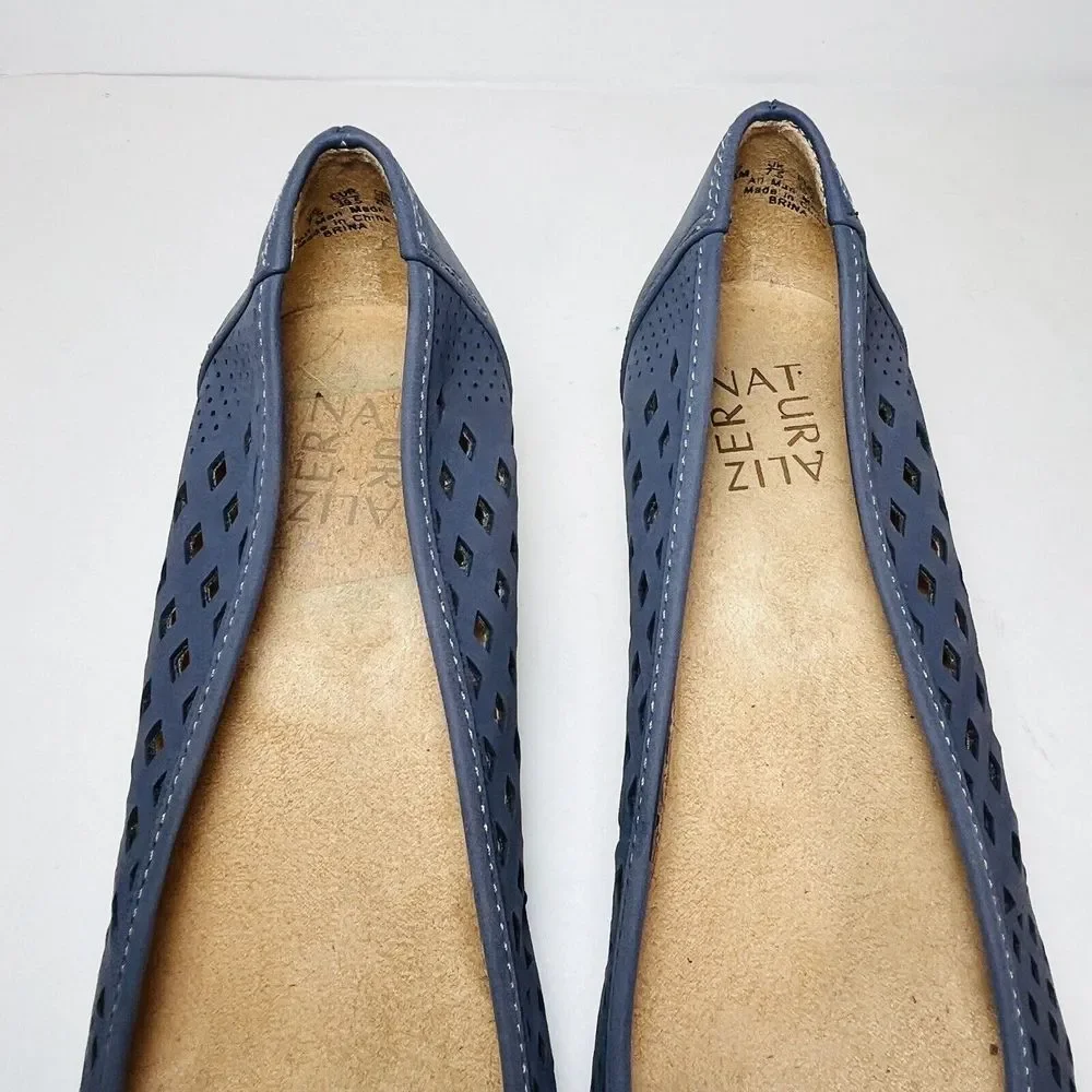 Naturalizer BRINA Blue Shoes Size 9.5M Wedge Heels Laser Cut Comfort Closed‎ Toe